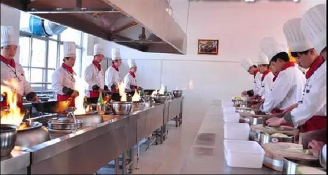 學生做菜場景.jpg 學生做菜場景.jpg